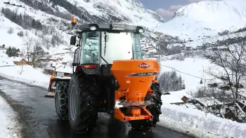 Rozsiewacz do soli i piasku VSA z napędem mechanicznym lub hydraulicznym w zależności od Twoich potrzeb.